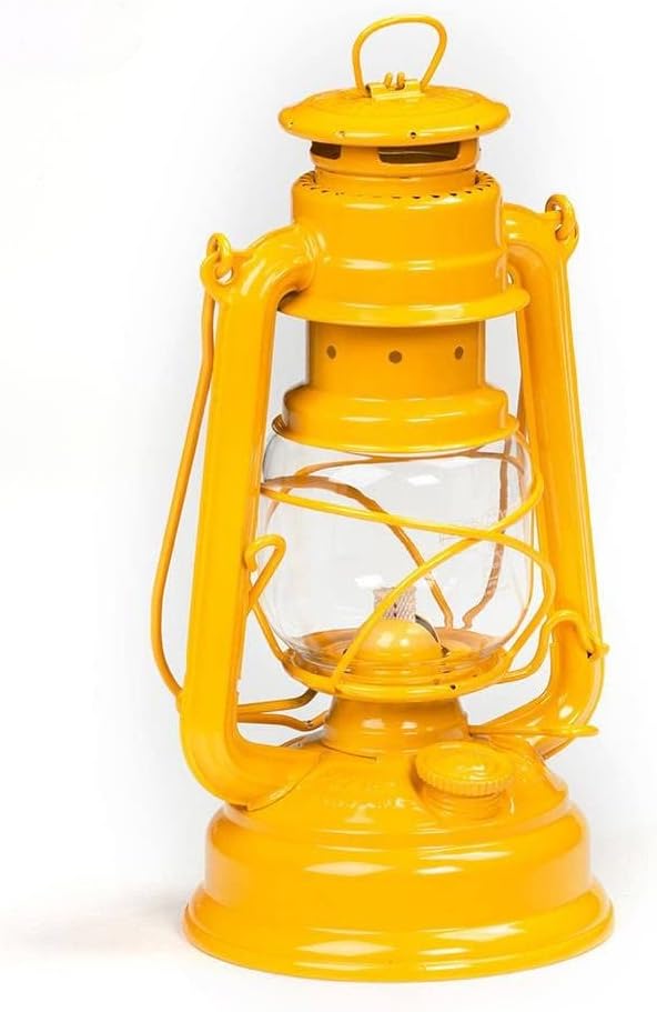 Feuerhand Outdoor Kerosene Lantern - Weather Resistant 10 in Light