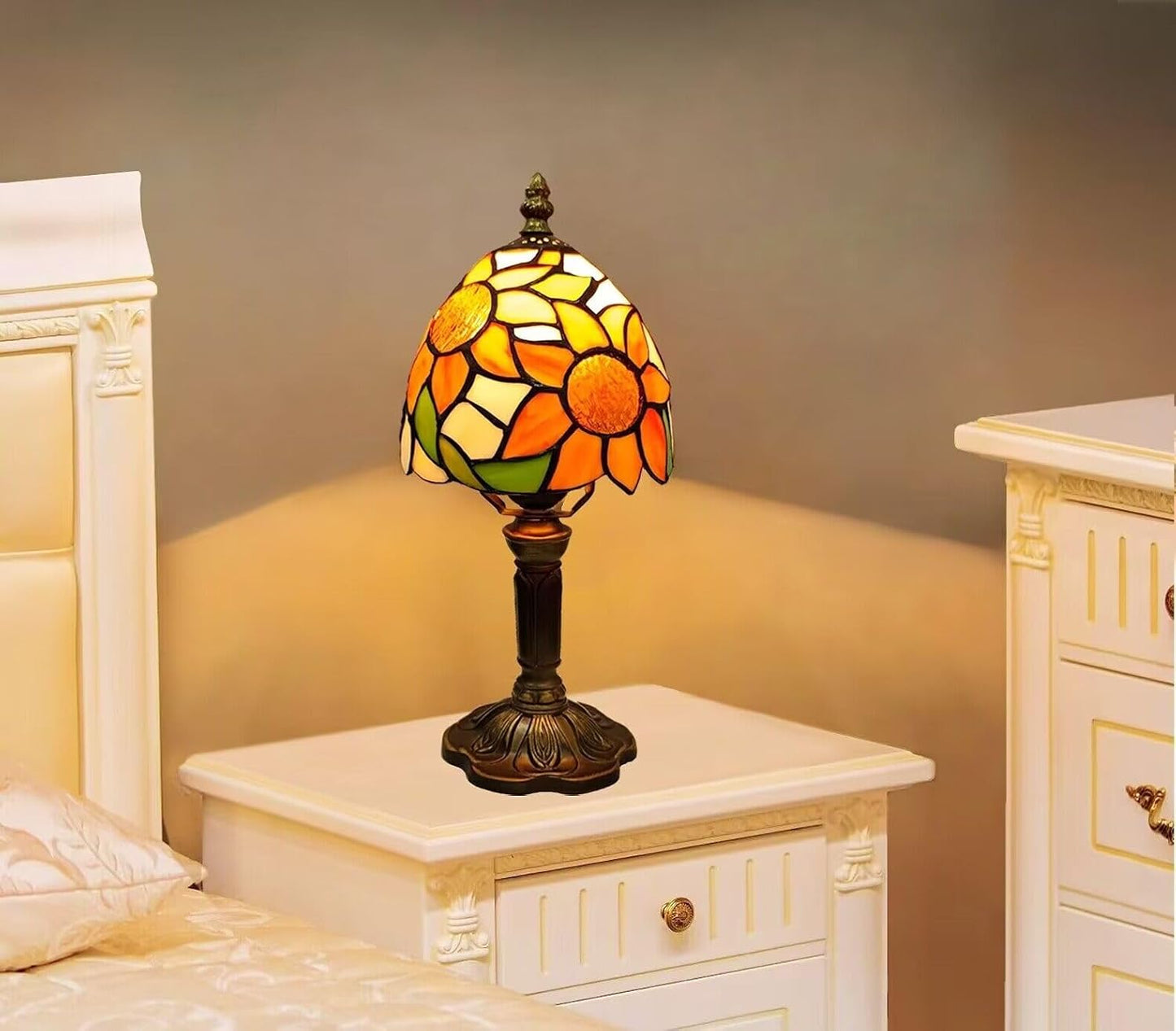 Tiffany Style Table Lamp with Sunflower Stained Glass Design