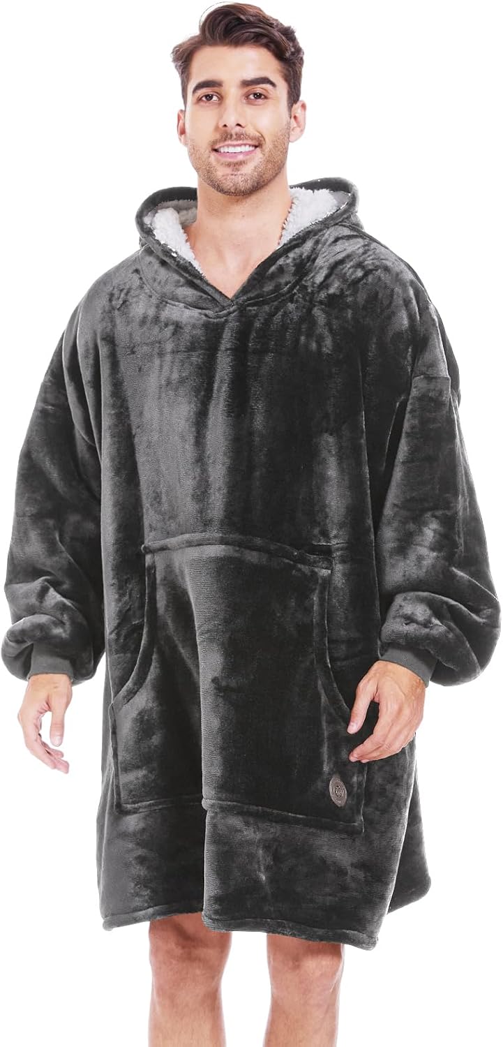 THREE POODLE Wearable Blanket Hoodie for Ultimate Comfort