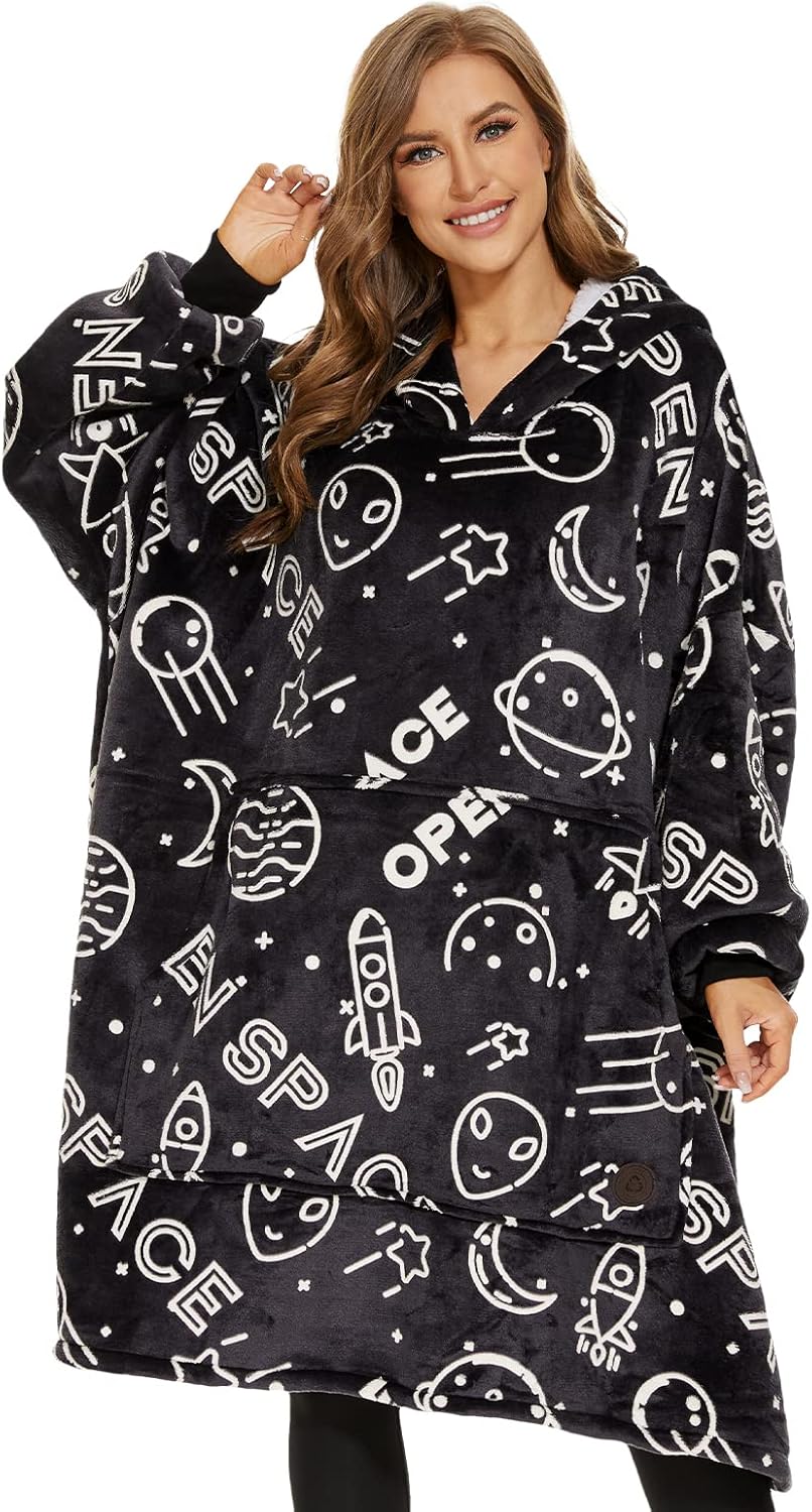 THREE POODLE Wearable Blanket Hoodie for Ultimate Comfort
