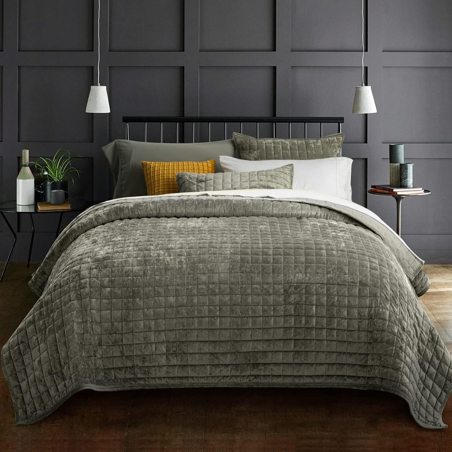Luxury Velvet Quilt Set Full Queen Size for All Seasons