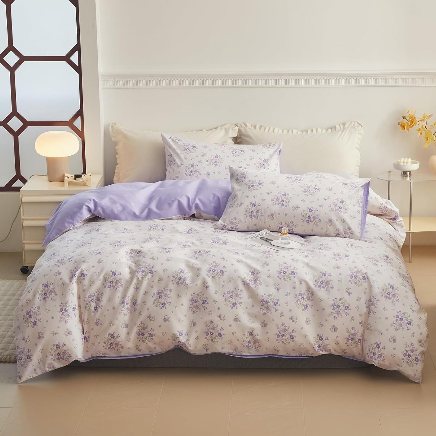 Elegant Lavender Floral Bedding Set for a Cozy Bedroom