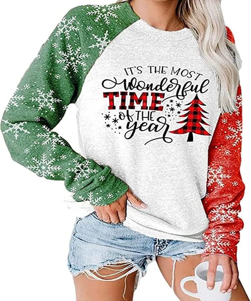 Christmas Reindeer Sweatshirt for Women: Cozy Cocoon