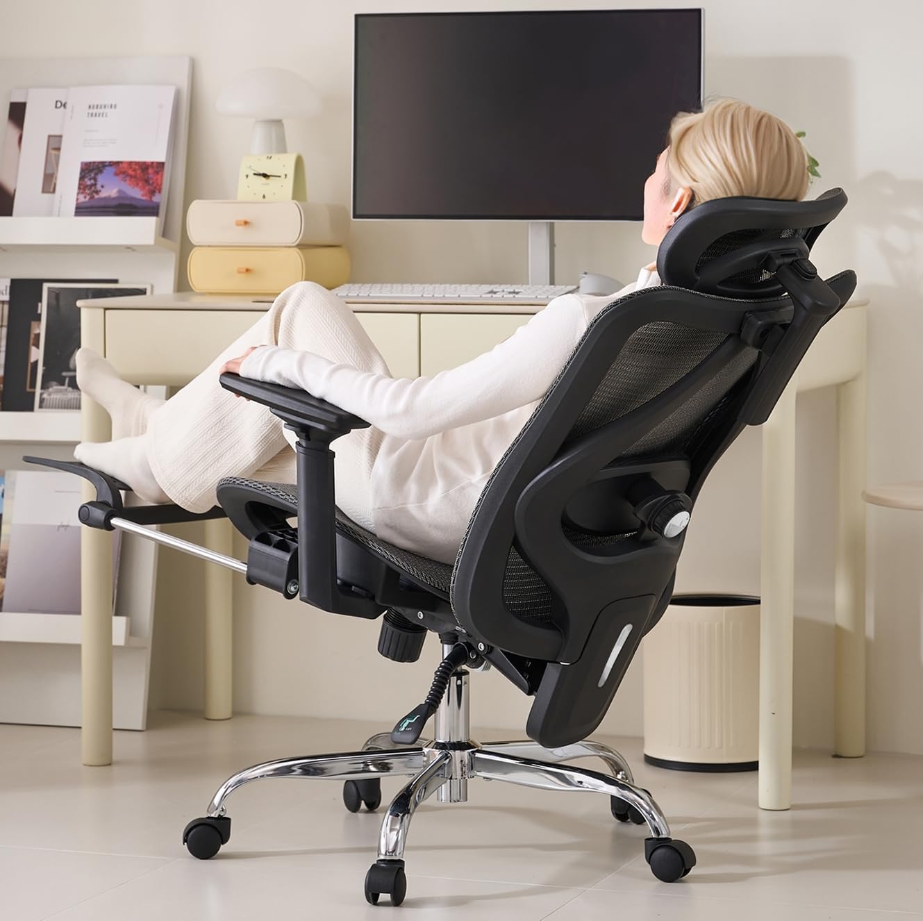 Ergonomic Office Chair with Retractable Footrest - DFLIVE