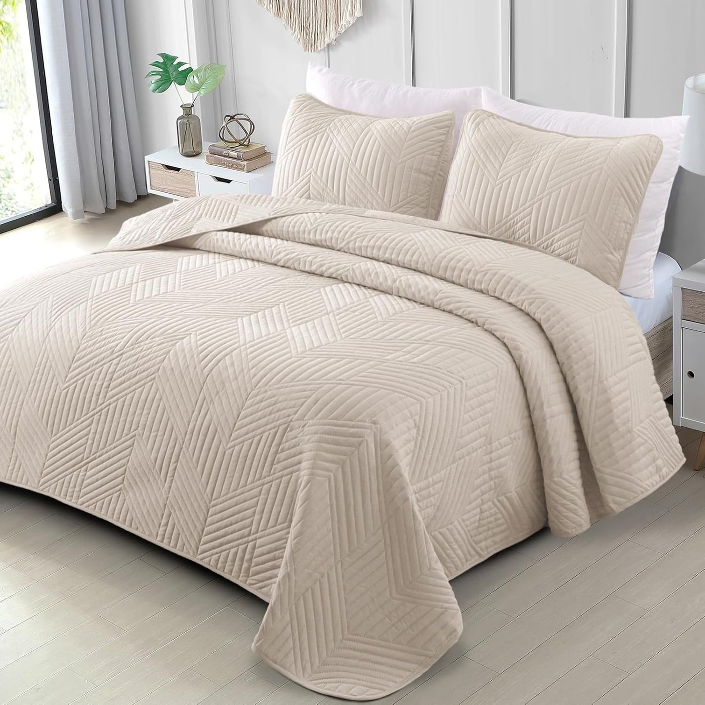 California King Quilt Bedding Set for All Seasons - Soft & Stylish