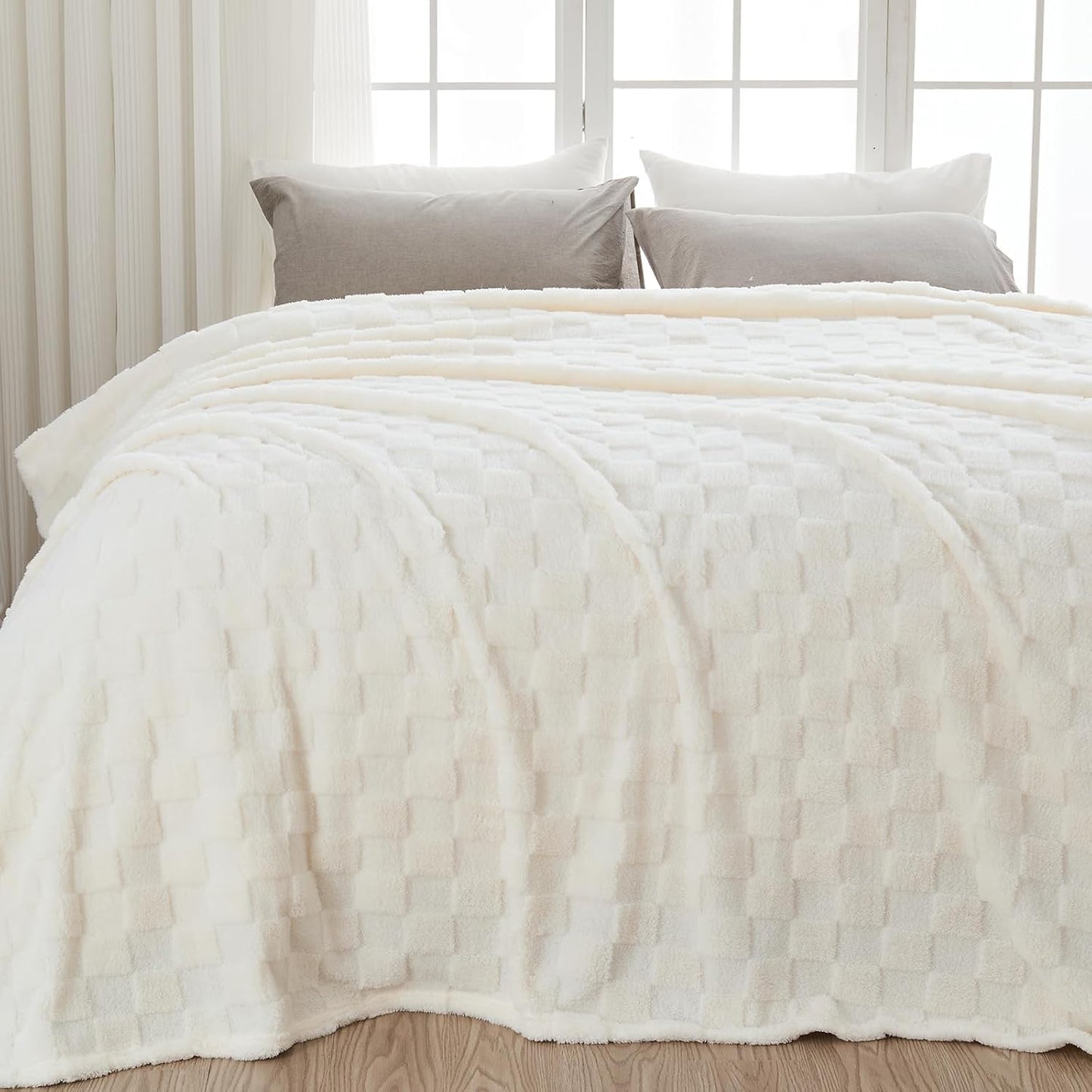 NEWCOSPLAY Super Soft King Blanket Ivory Premium Flannel