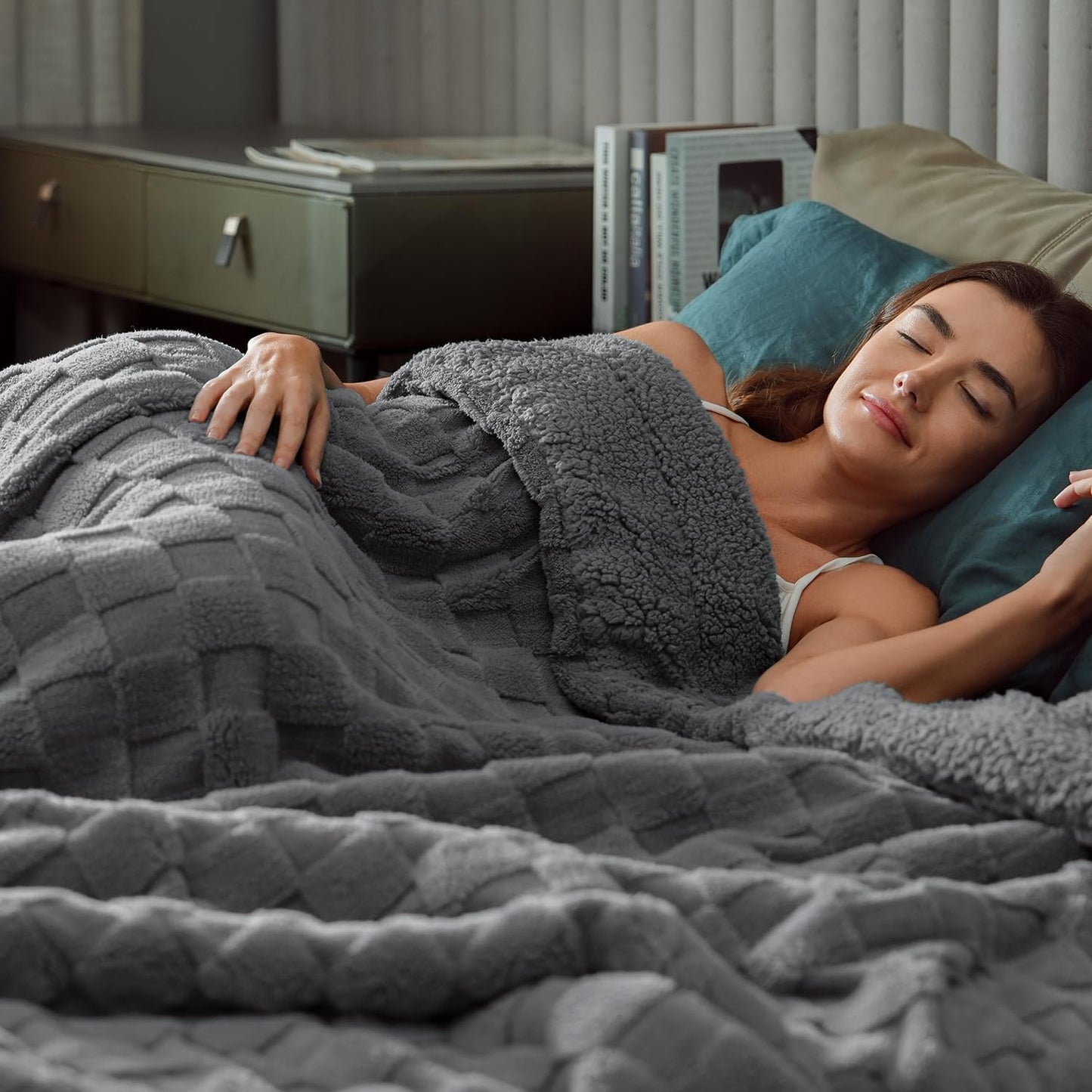 Pawque Super Soft Cozy Throw Blanket for All-Season Comfort