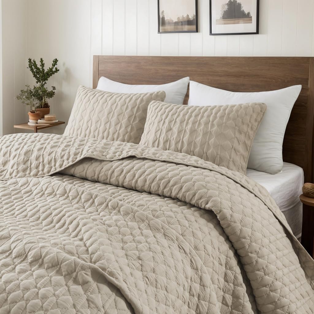 Beige Quilt Queen Size Bedding Set with Soft Pillow Shams