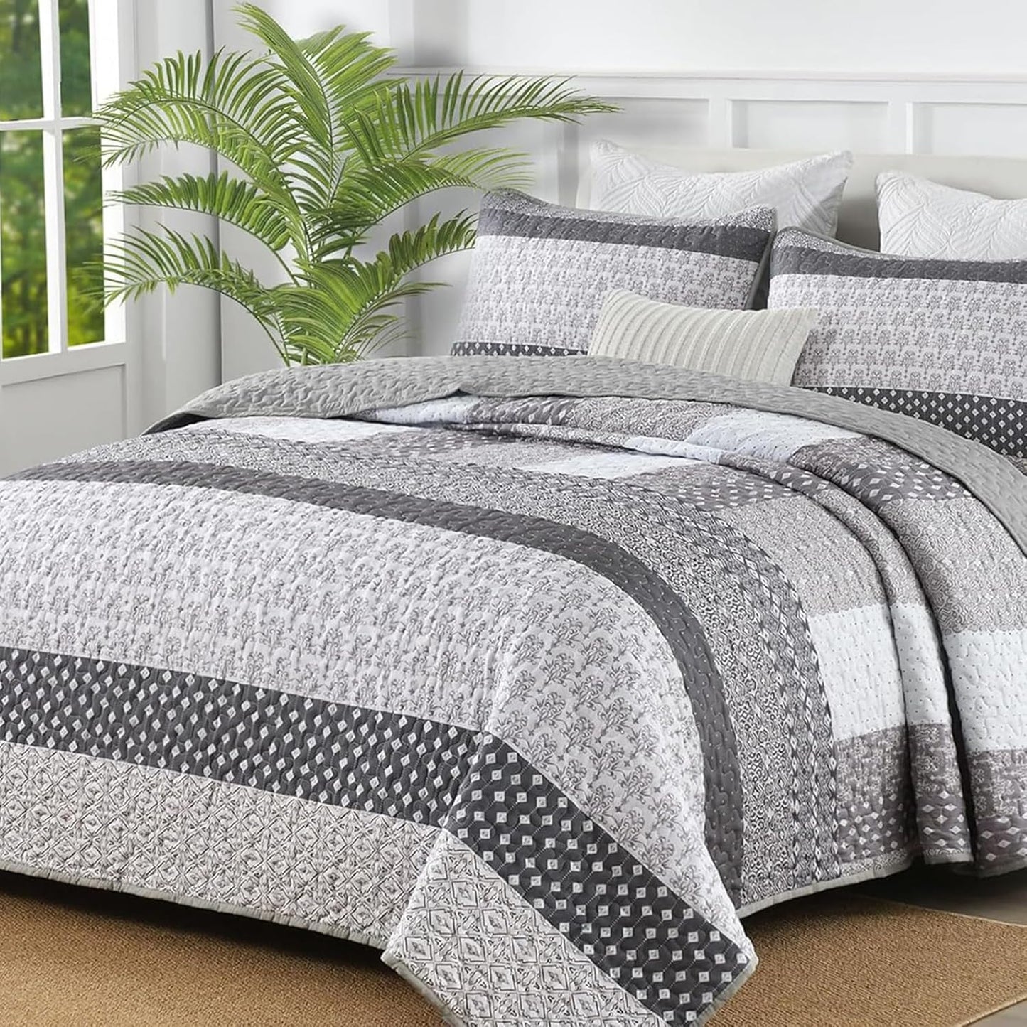 Bohemian Stripe Quilt King Size Set - Lightweight Microfiber
