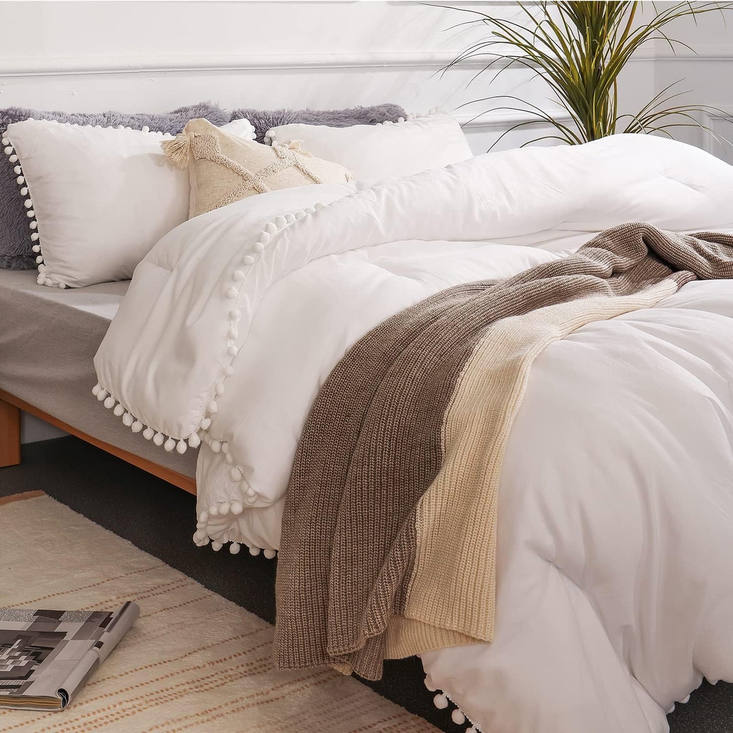 YIRDDEO Queen Comforter Set with Pom Fringe for All Seasons