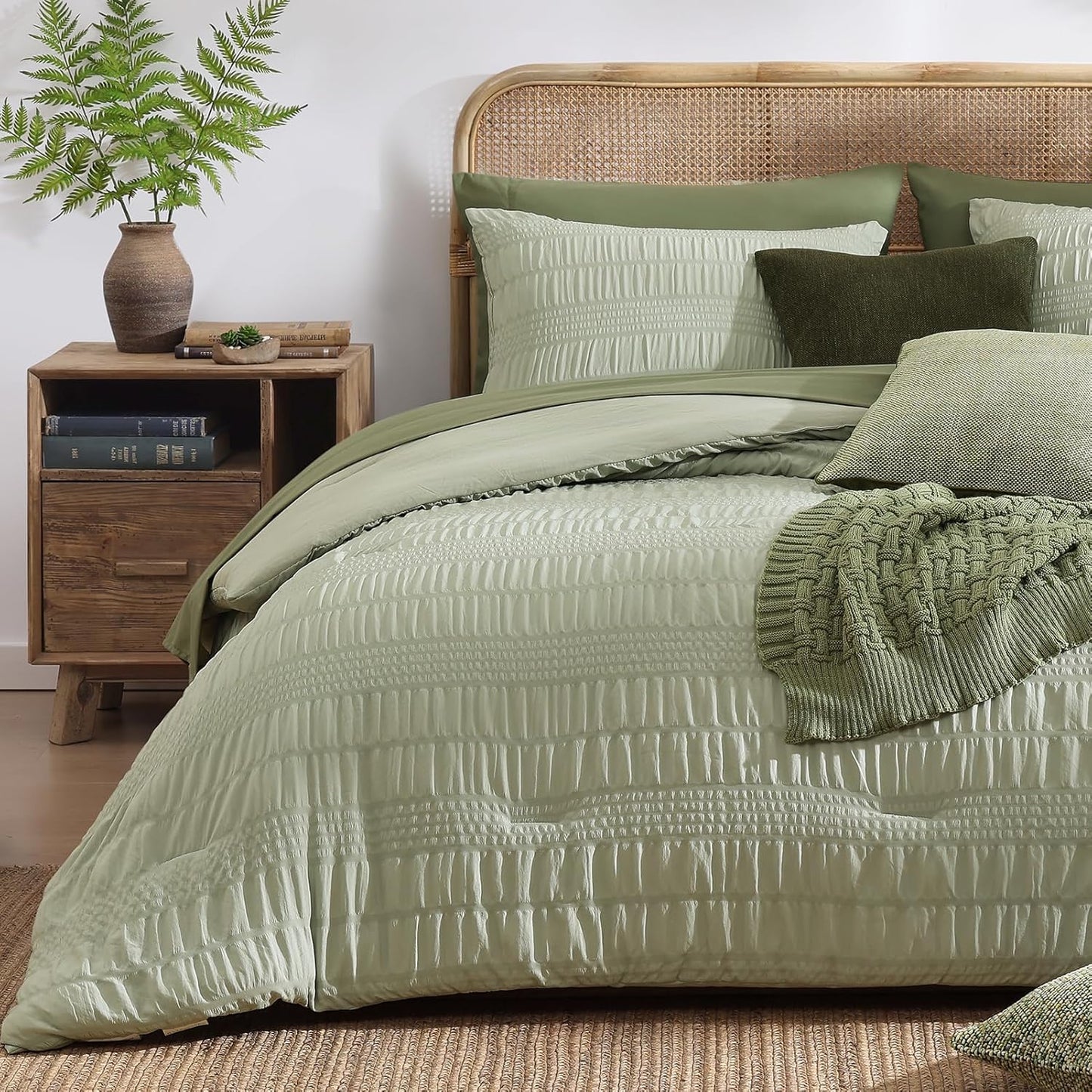 CASAAGUSTO Twin XL Comforter Set with 5 Pieces in Sage Green
