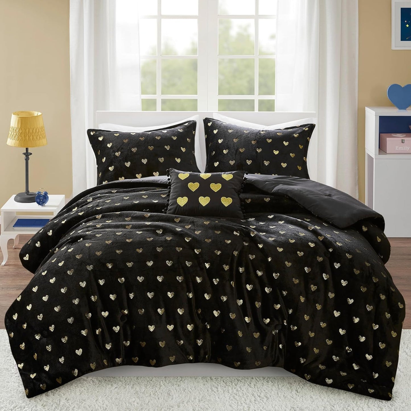 Intelligent Design Queen Comforter Set with Metallic Hearts