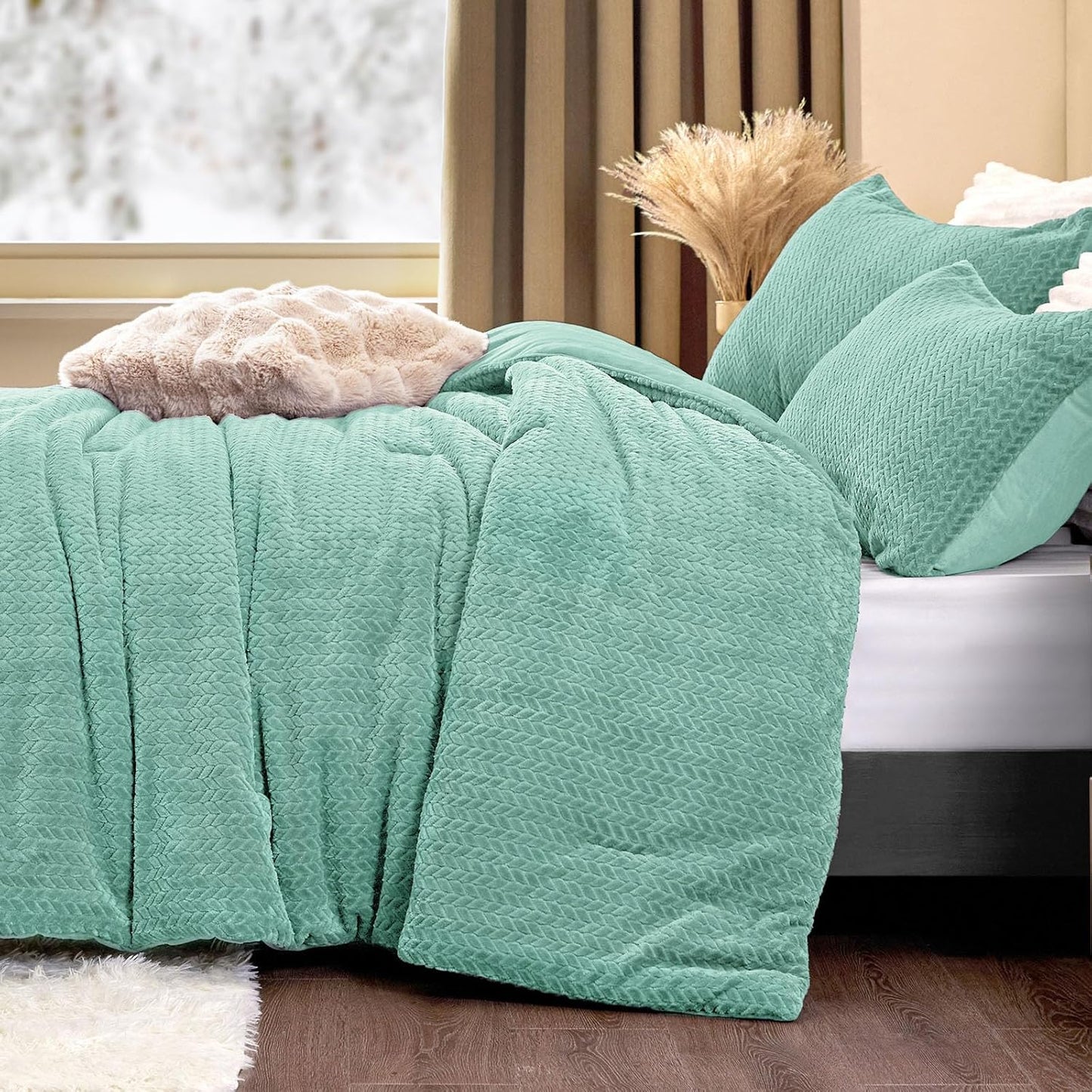 Fluffy Queen Comforter Set - Ultra Soft Velvet Bedding for Winter