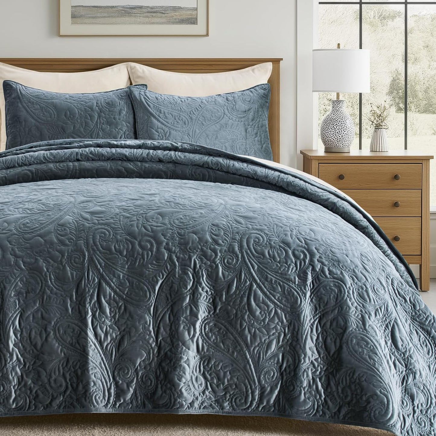 Luxury Pearl Velvet Quilt Set Queen Size for Elegant Bedrooms