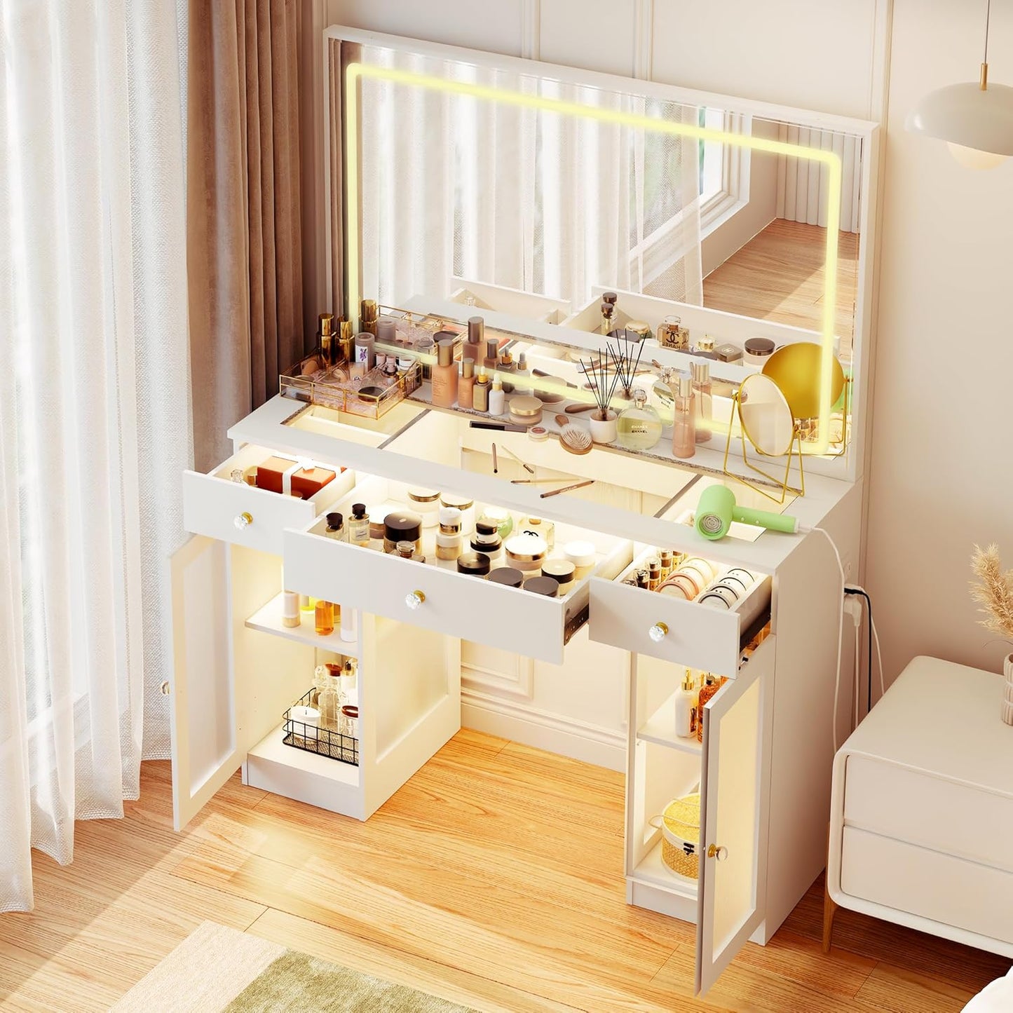 Pamapic Crystal Knob Vanity: Glass Top, Mirror, Lights