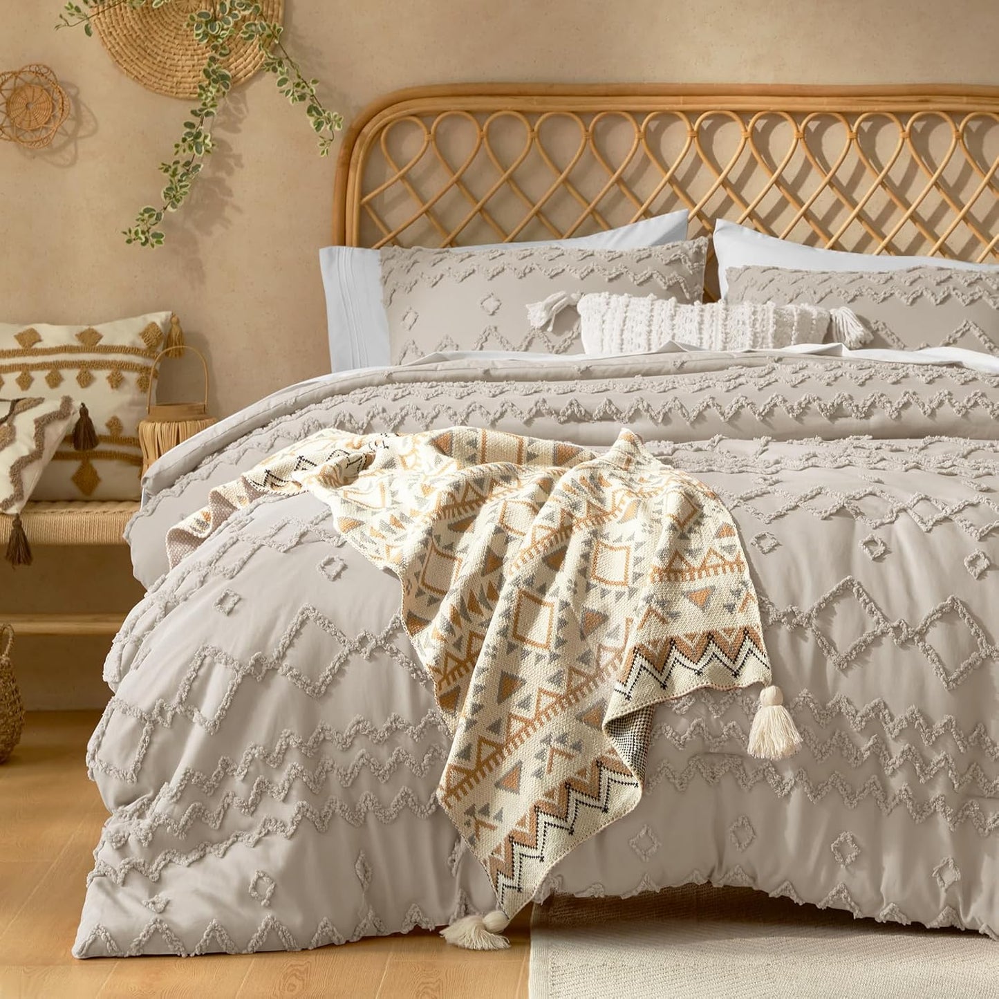 Tufted Boho Queen Comforter Set for Cozy Farmhouse Vibes