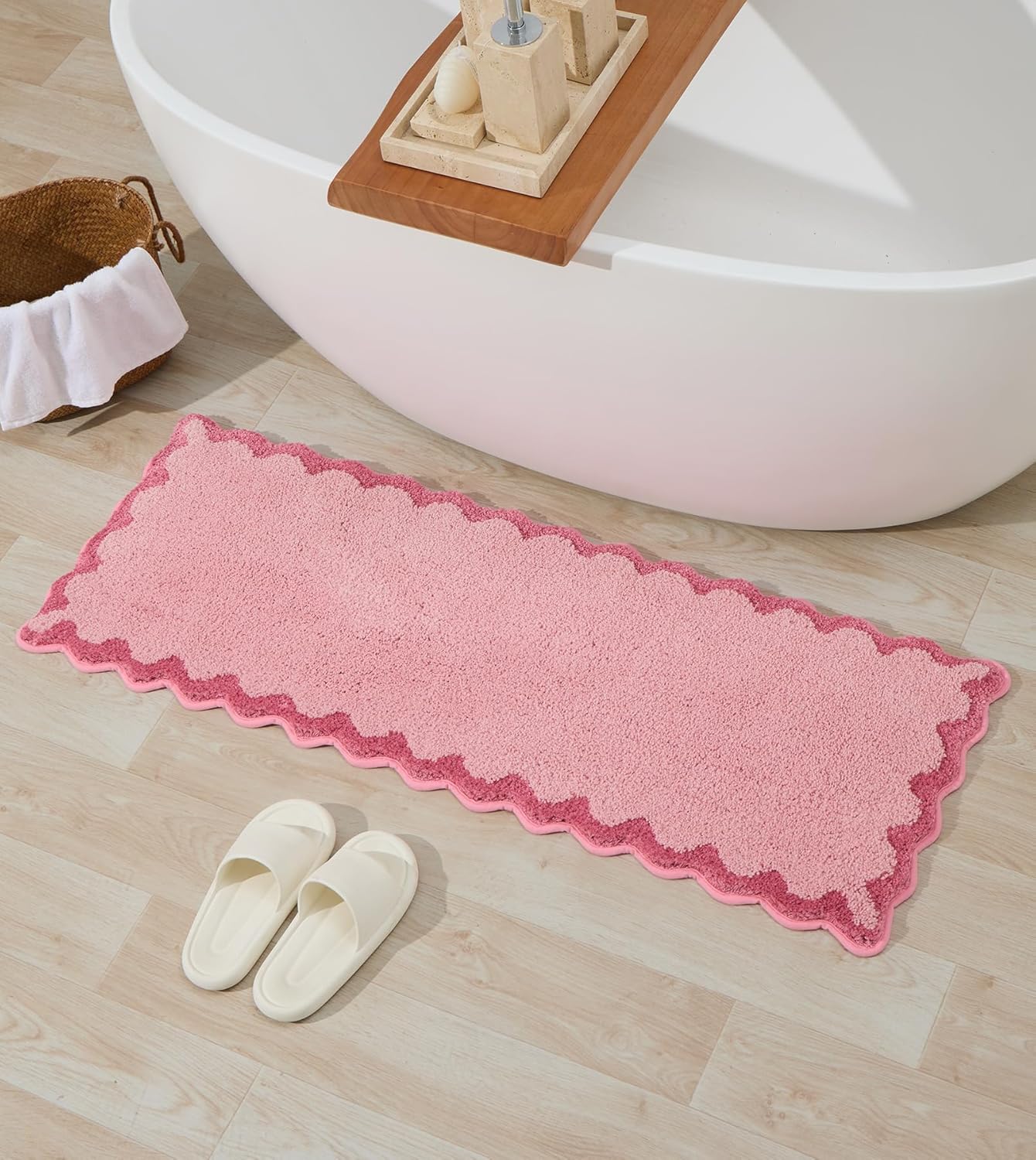 ORTIGIA Cute Scalloped Bathroom Rug Runner in Candy Pink