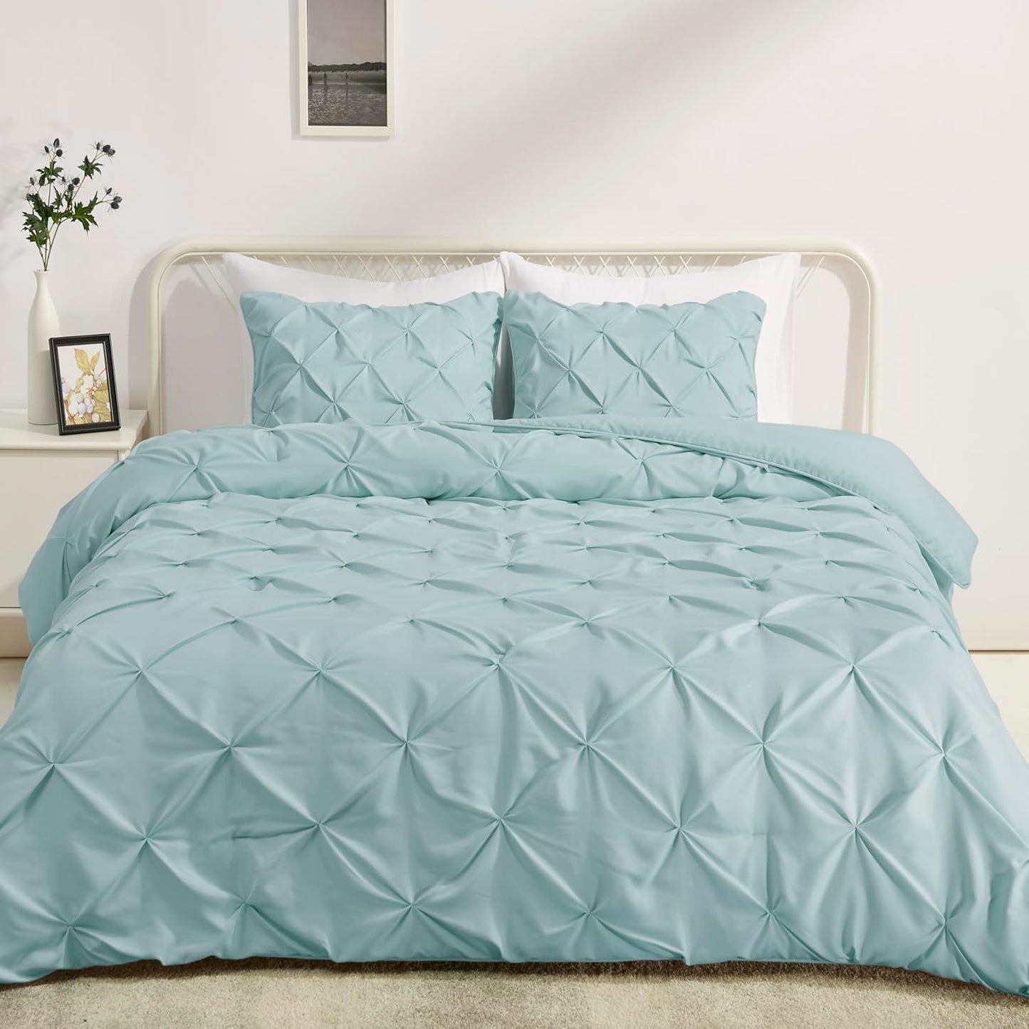 Soft Lightweight Queen Size Comforter Set with Pinch Pleat Design