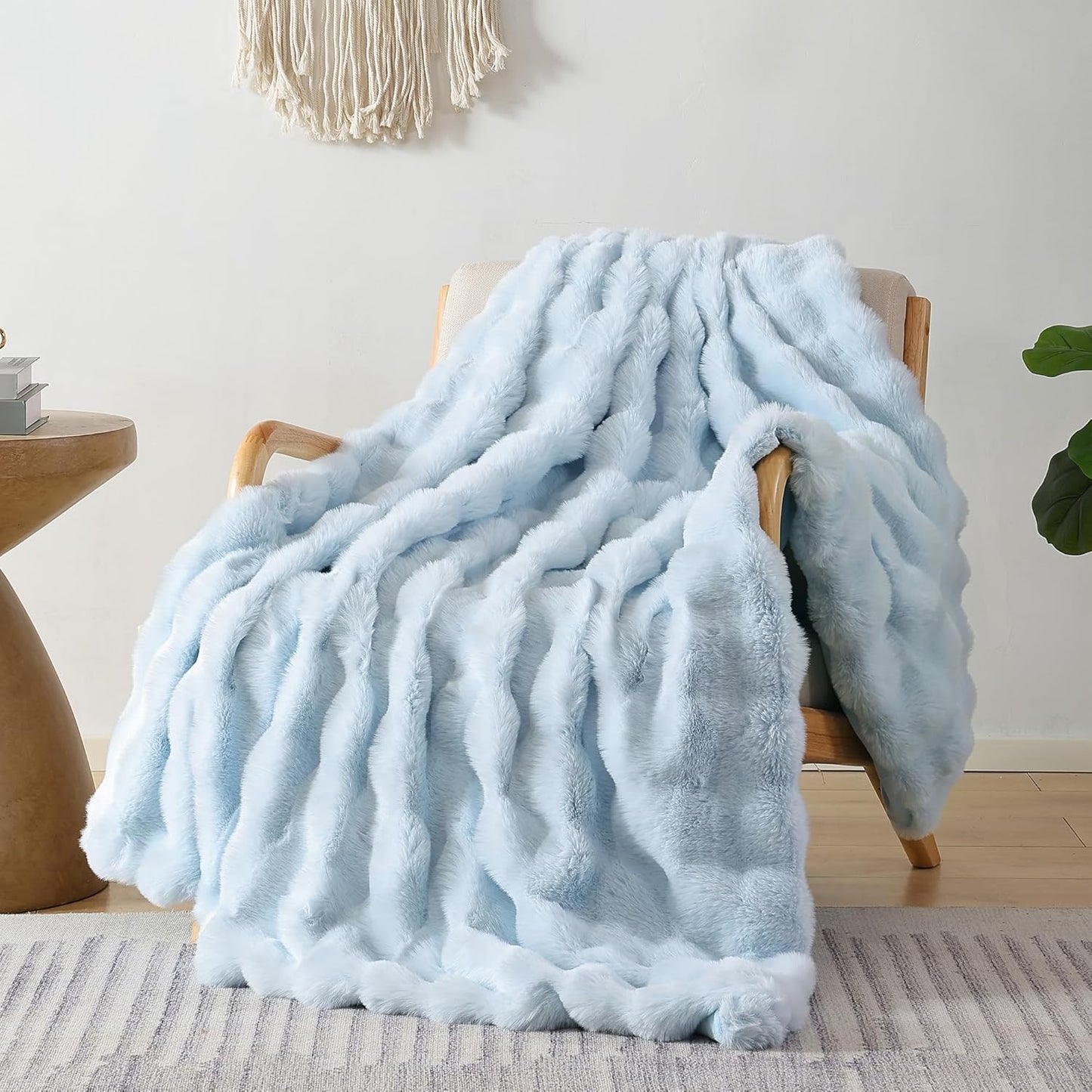 Smoofy Faux Fur Throw Blanket - Light Blue Cozy Plush Luxury