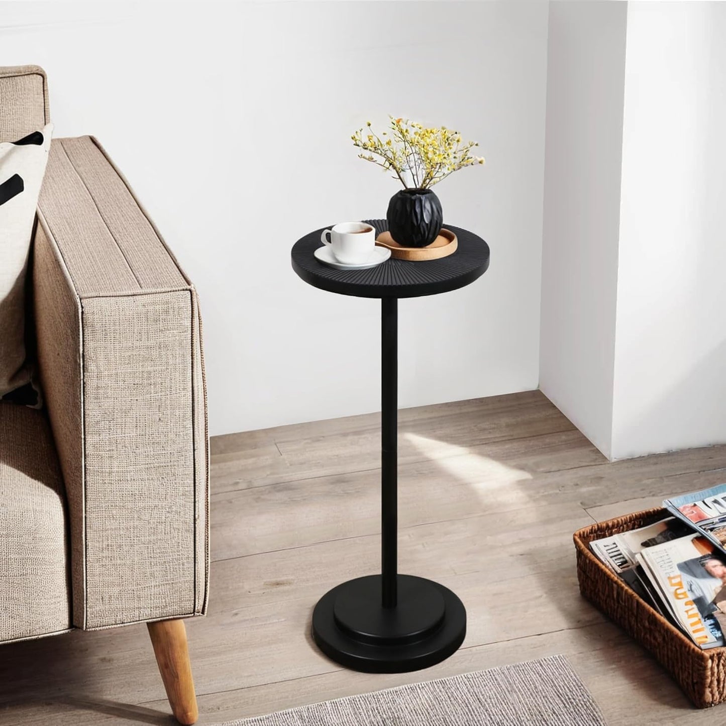 Modern Carved Table Top Martini Table for Living Room Use