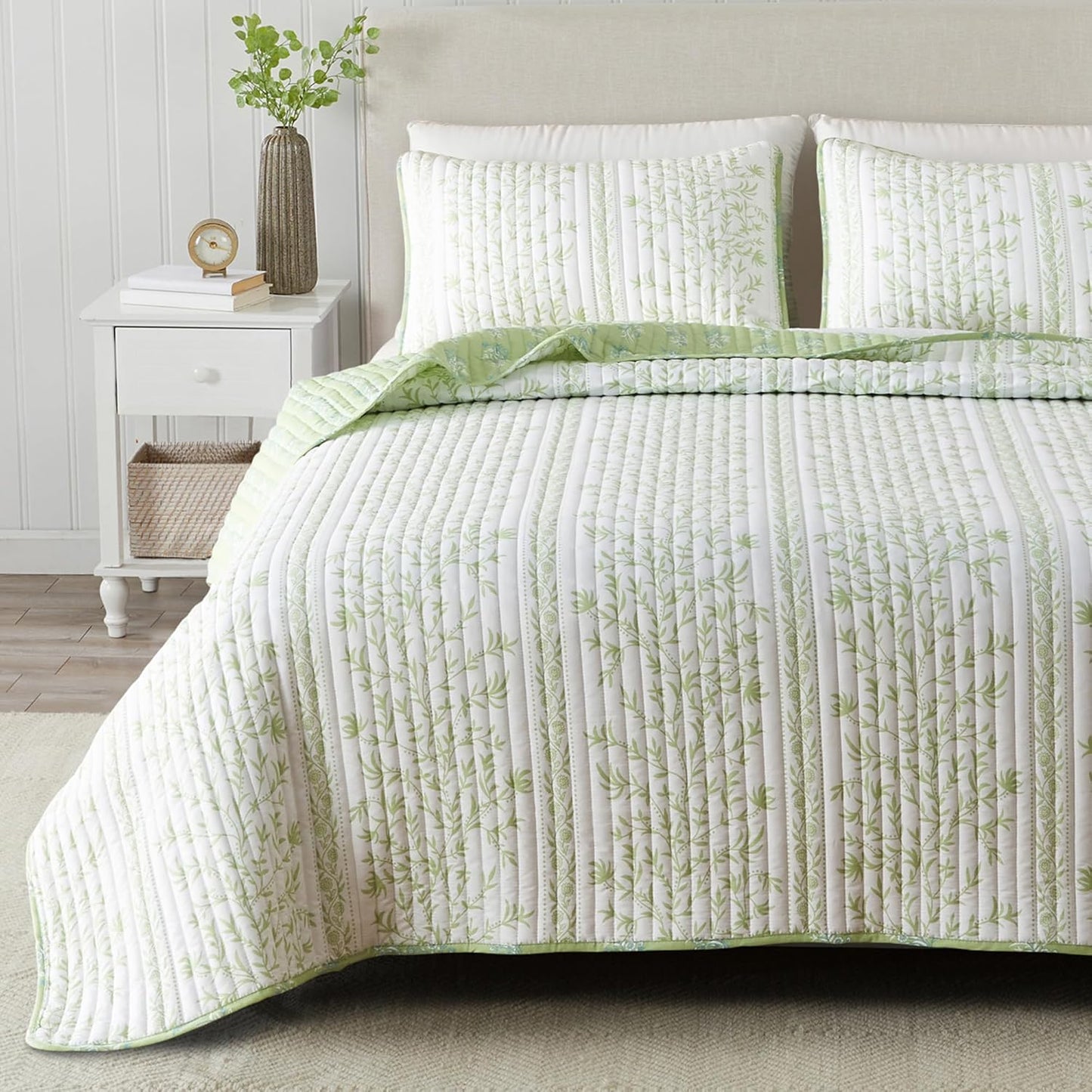 Floral King Quilt Set with Shams - Lightweight Farmhouse Bedding