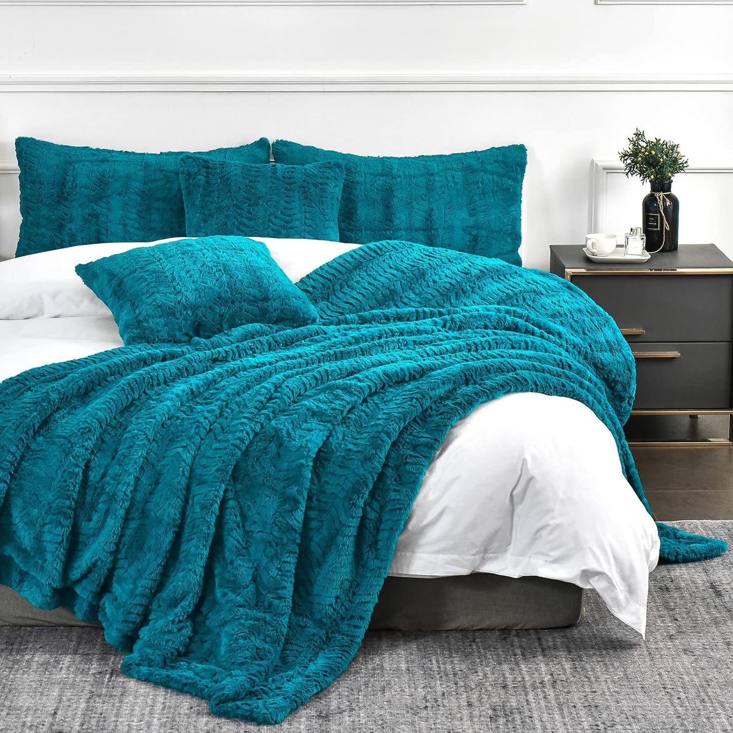 YUSOKI Luxury Faux Fur Twin XL Blanket for Cozy Home Decor