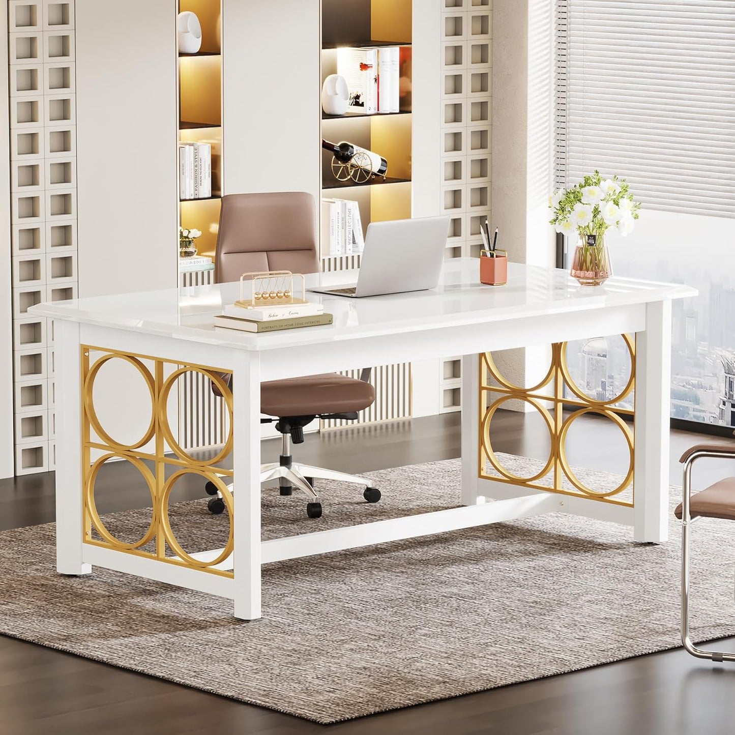 Modern Executive Desk: Sleek Glossy Surface