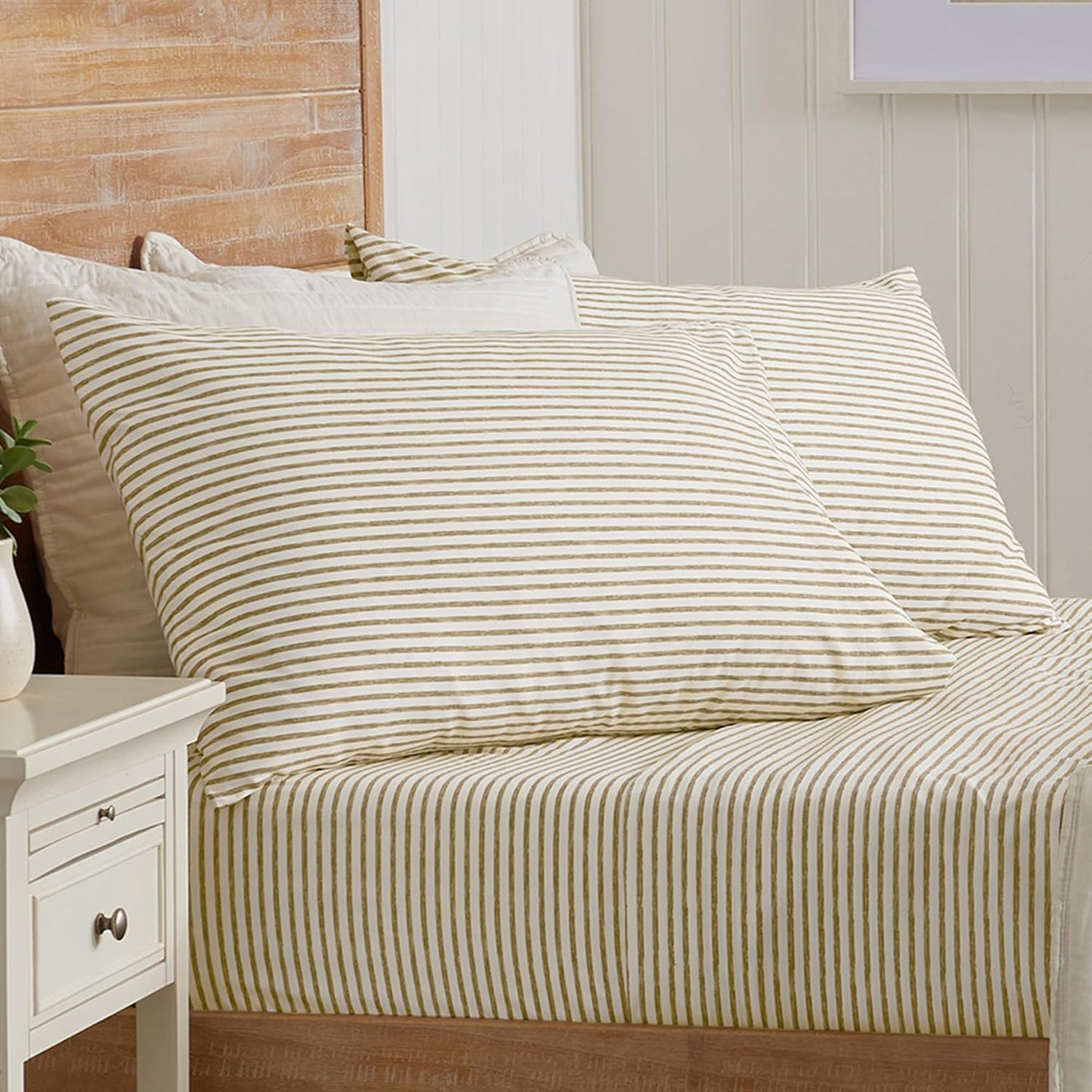 Great Bay Home 4-Piece Queen Size Stripe Microfiber Sheet Set