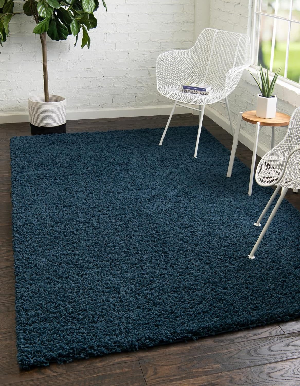 Unique Loom Solid Shag Area Rug in Sapphire Blue for Comfort