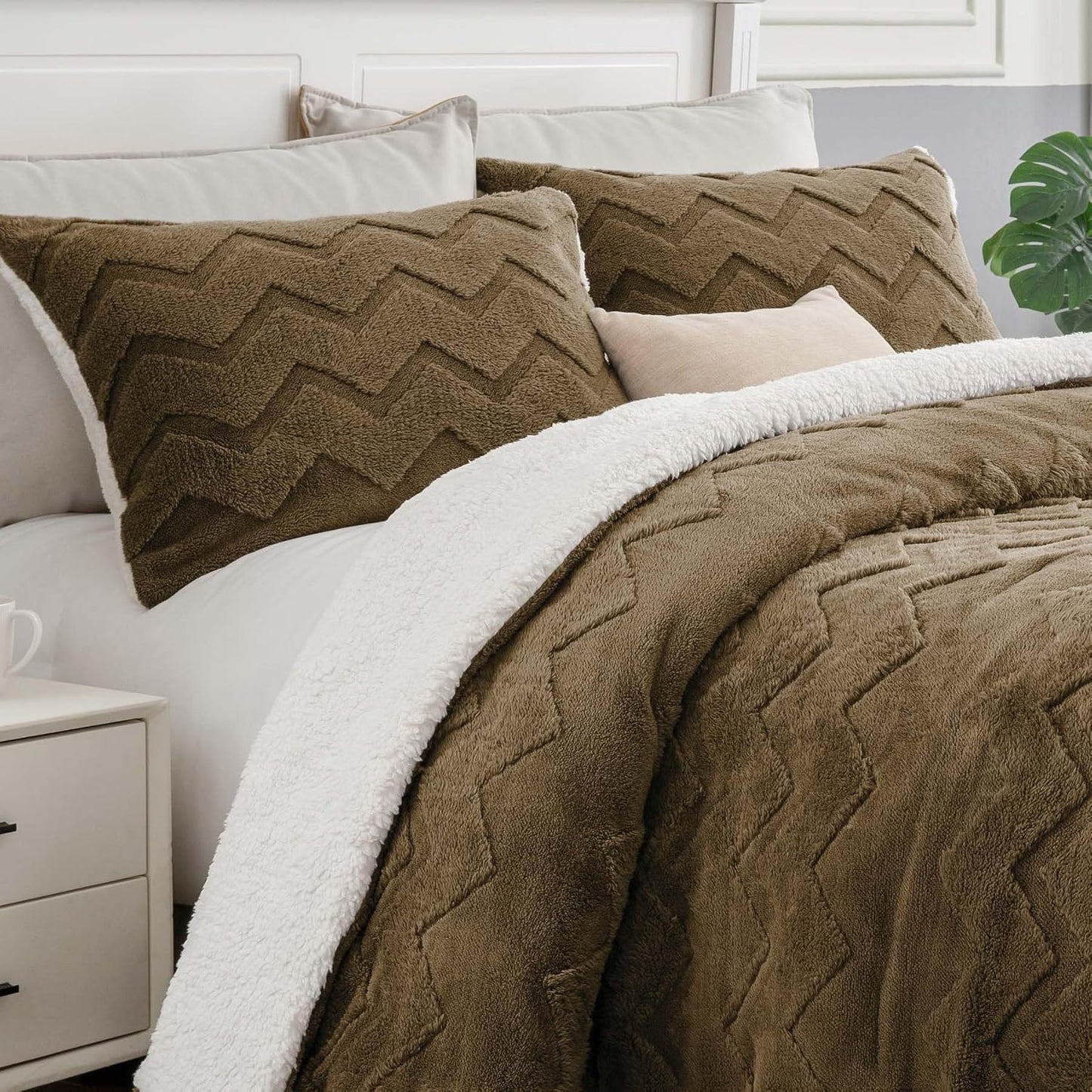 BEDELITE Fluffy Queen Comforter Set - Super Soft Sherpa Bedding