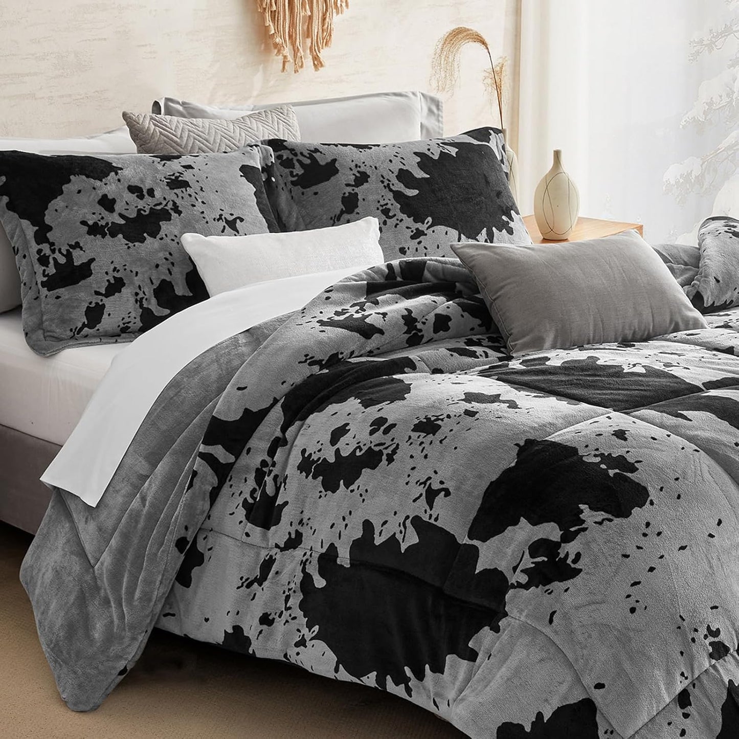 Petrichor Velvet Flannel King Comforter Set with Cow Print Design