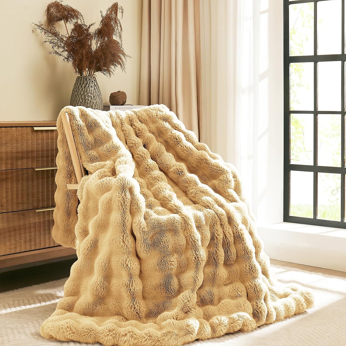 L'AGRATY Faux Rabbit Fur Blanket: Cozy Plush Bubble Throw