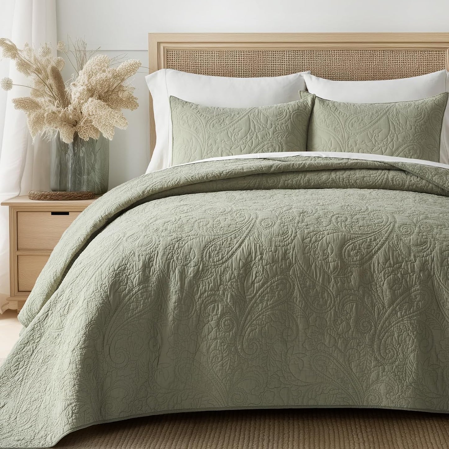 100% Cotton Paisley Quilt Set for King Size Beds in Light Sage