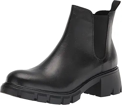 Steve Madden Women's Howler Ankle Boot: Stylish Comfort for All