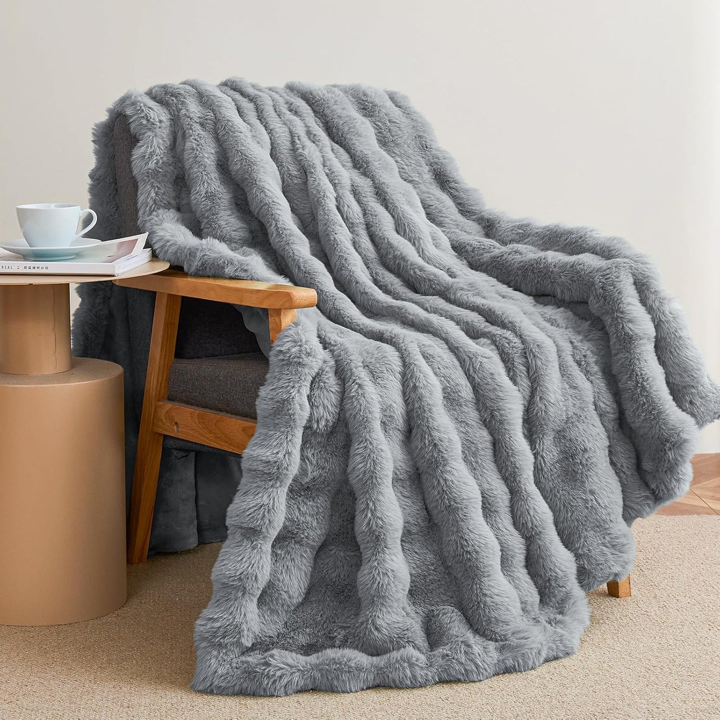 Faux Rabbit Fur Throw Blanket for Couch, Cozy and Warm Plush