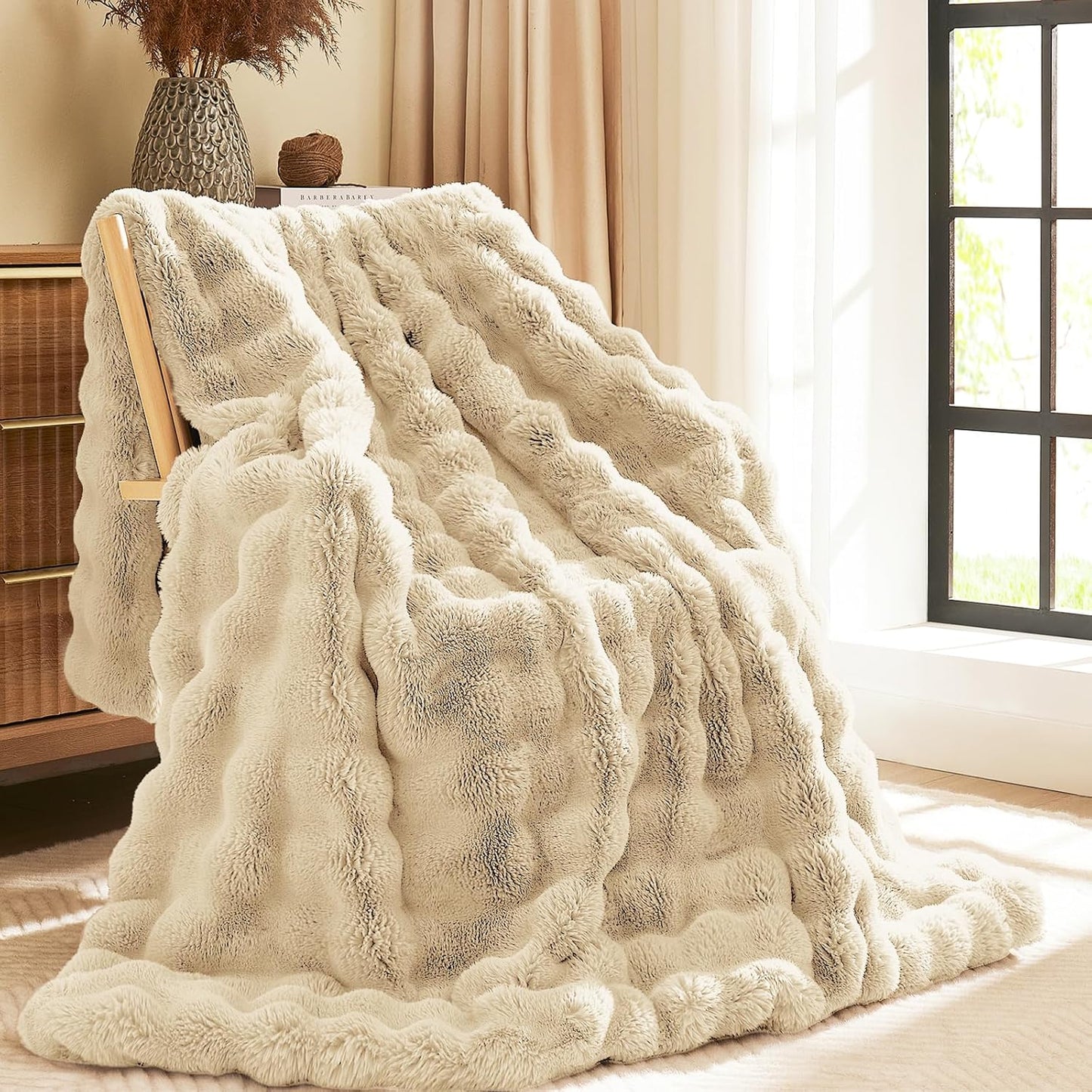 Faux Rabbit Fur Blanket: Luxury Soft Fluffy Throw for Couch