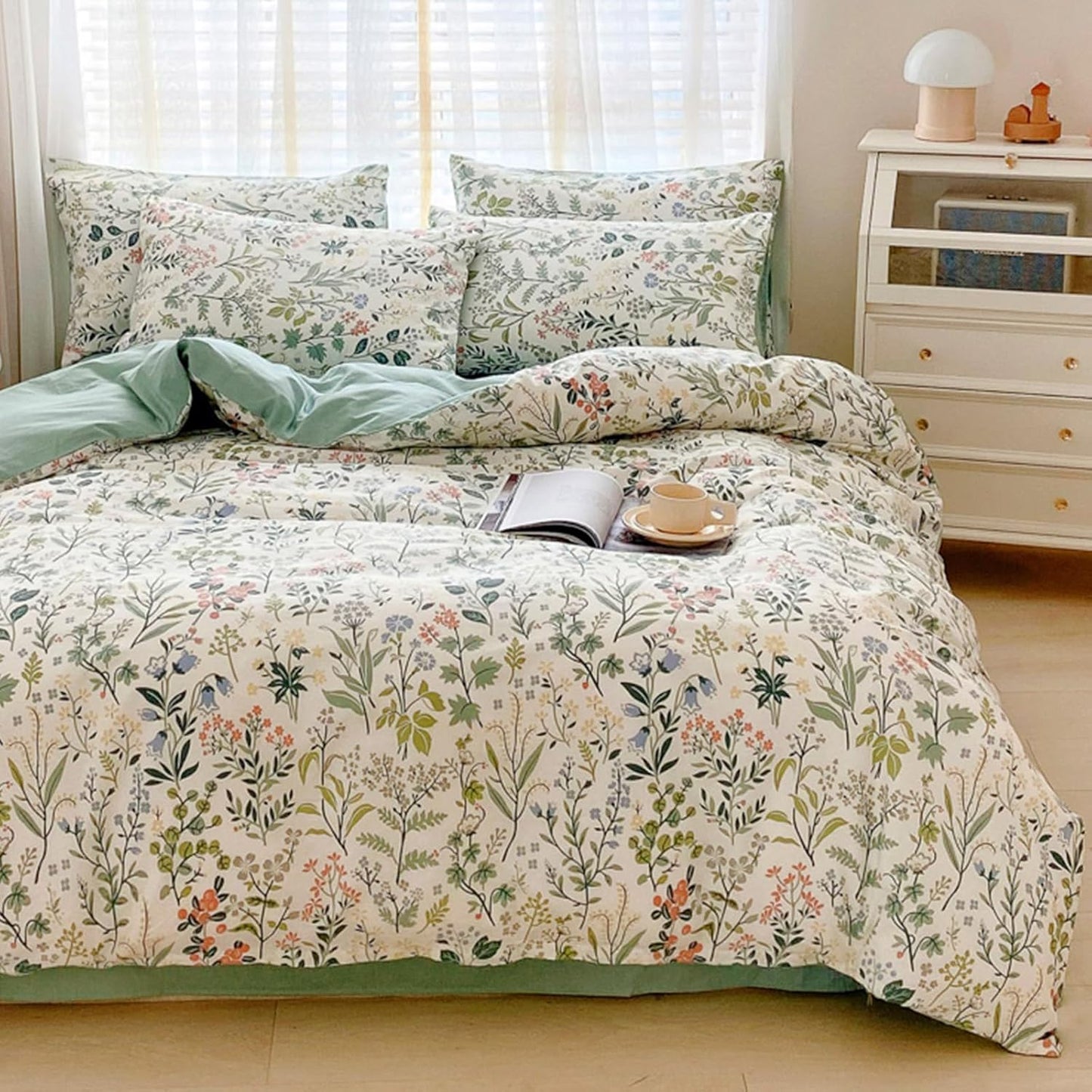 Lightweight Queen Duvet Cover Set in Green Pink Floral Design