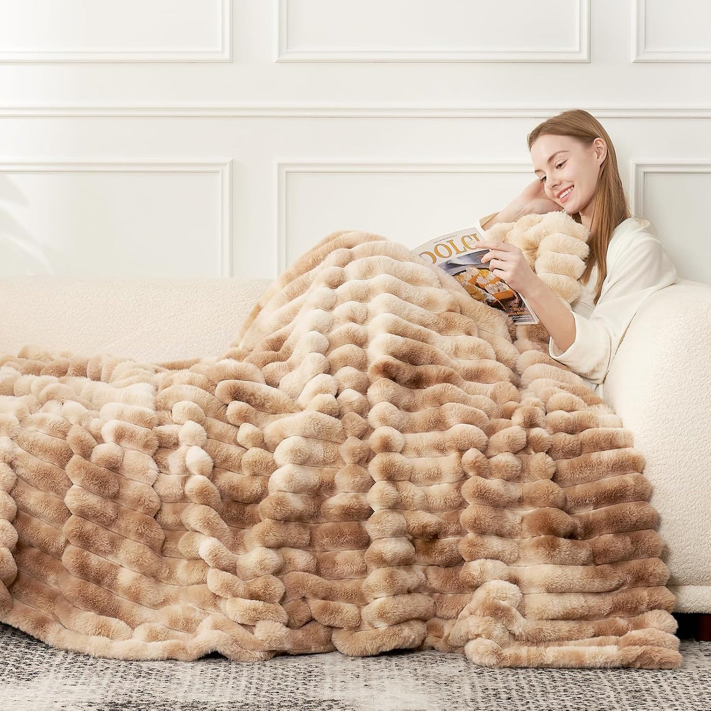Cozy Bliss Faux Fur Throw Blanket for Ultimate Comfort and Style