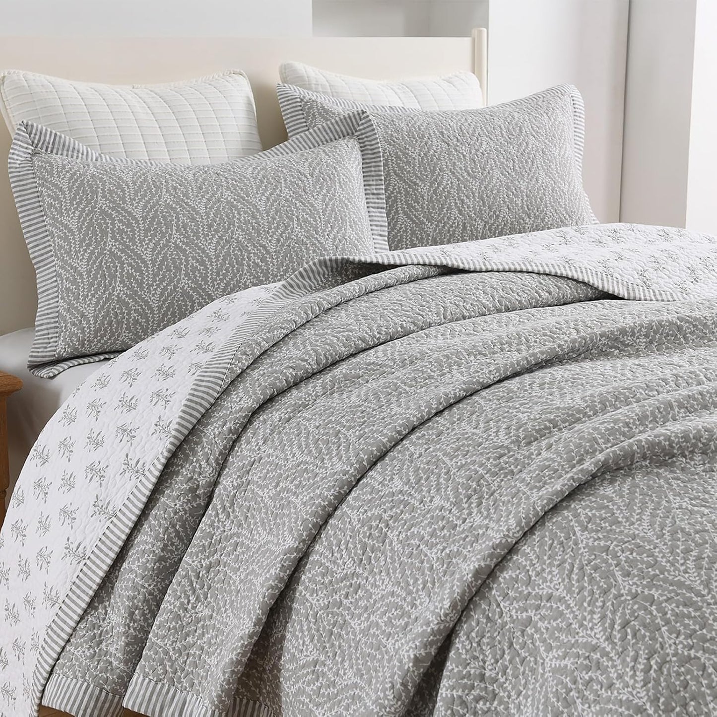 SahSahCasa King Size Quilt Set - Chic Botanical Pattern Bedding