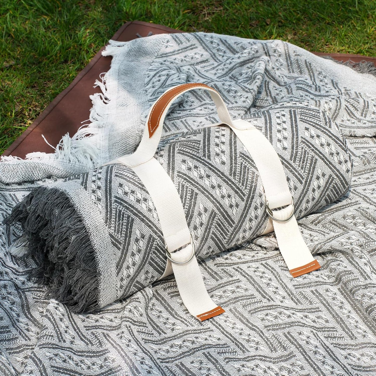 2 in 1 Extra Large Waterproof Outdoor Beach Blanket for Picnics