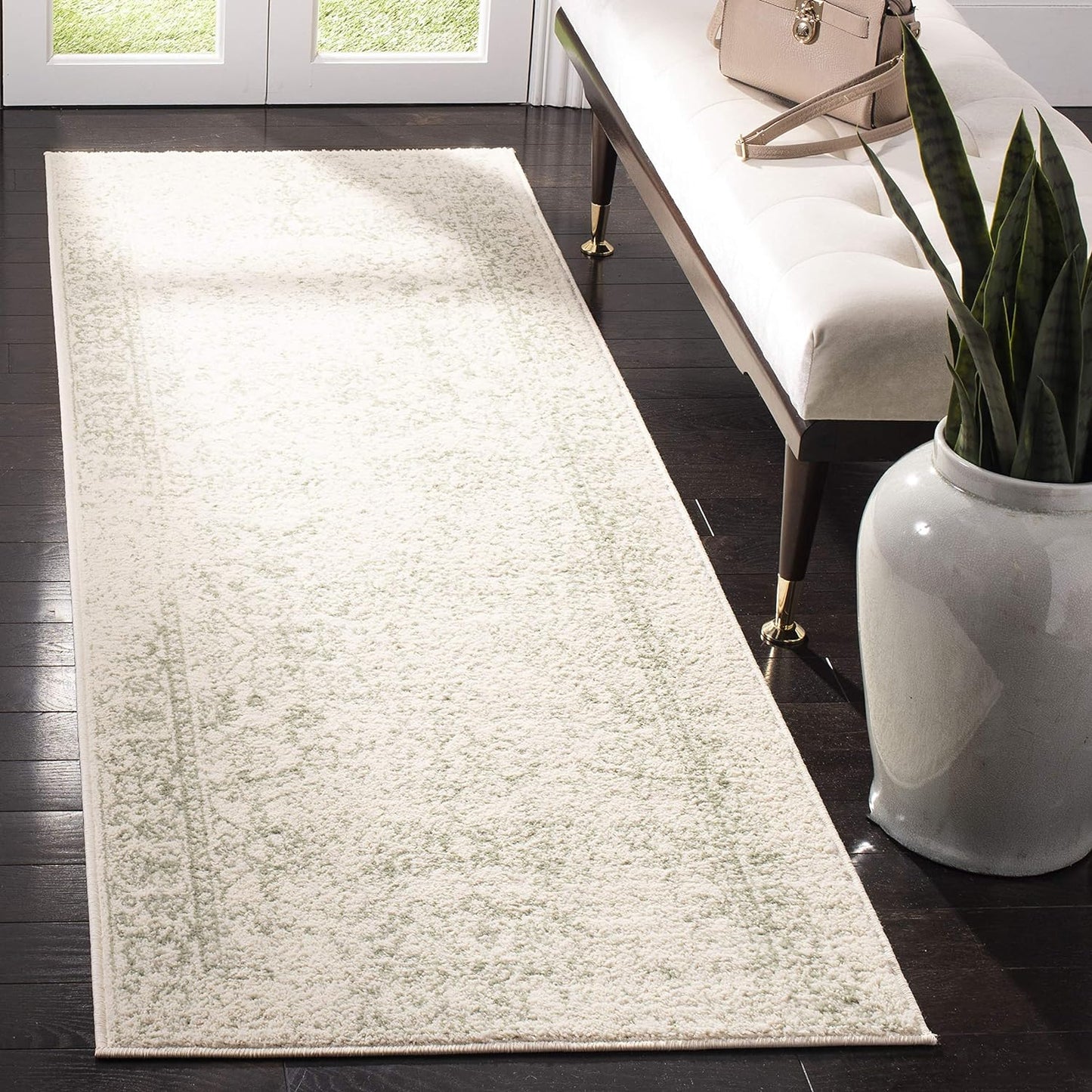 SAFAVIEH Adirondack Collection Runner Rug - Stylish & Durable