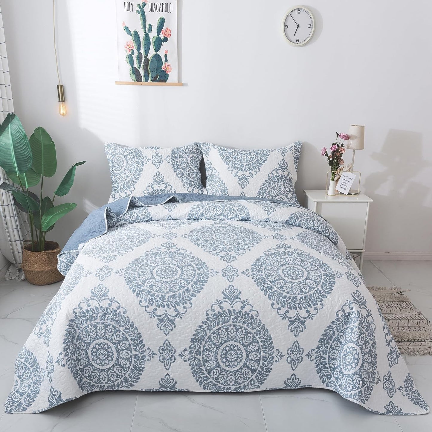 Travan 3-Piece Quilt Set for King Size Bed with Floral Design
