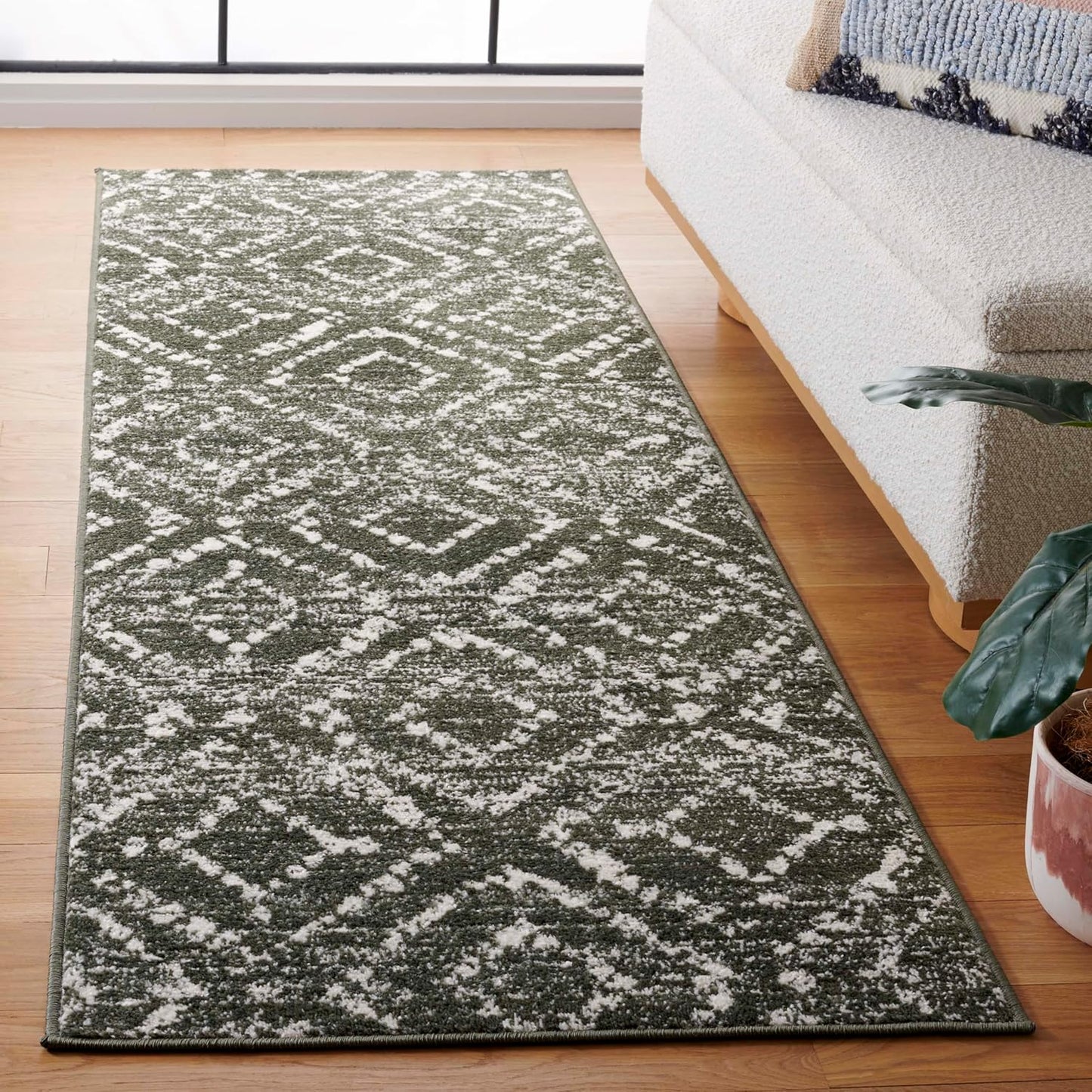 SAFAVIEH Adirondack Collection Runner Rug for High Traffic Areas