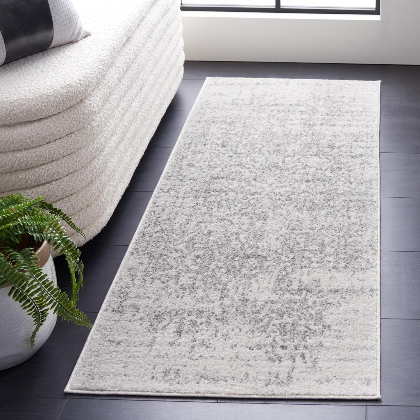 SAFAVIEH Madison Collection Runner Rug - Stylish & Durable Design