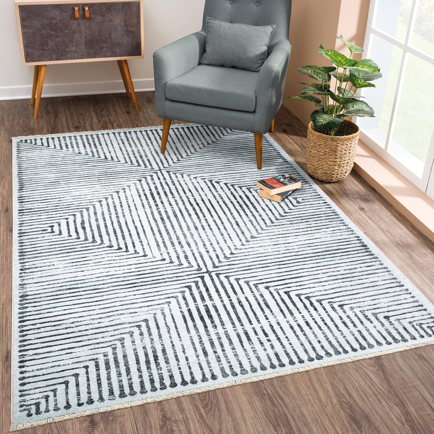 Caria Washable Non-Slip 4x6 Rug - Stylish Ivory/Black Design