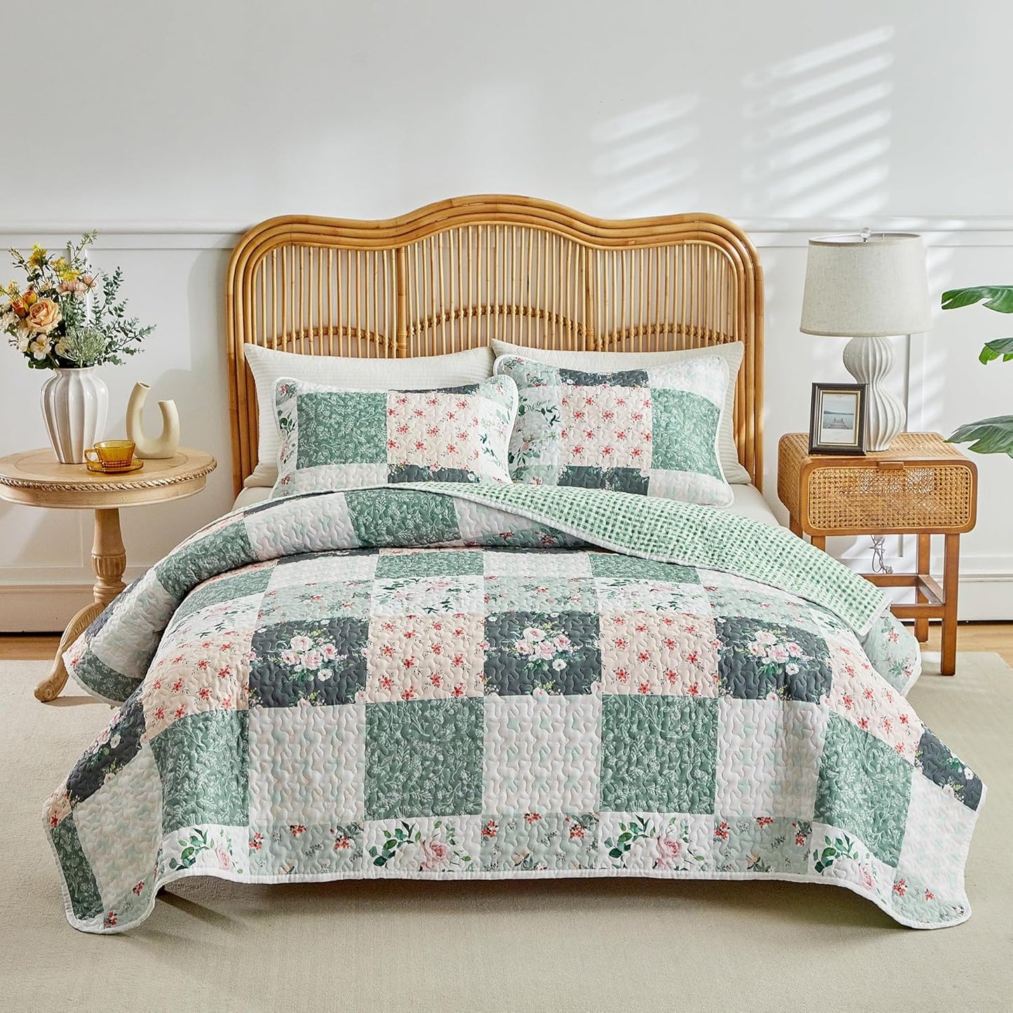 Joyreap 3 Pieces Floral Patchwork Quilt Set King for All Seasons
