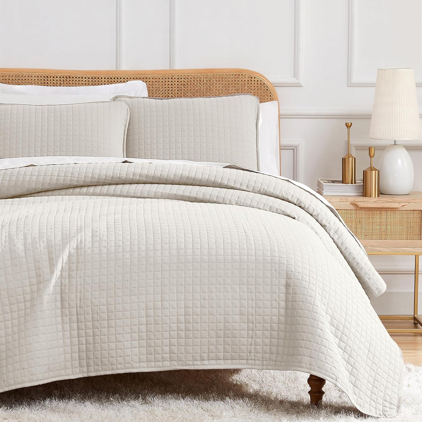 Queen Size Microfiber Quilt Bedding Set with Pillow Shams 98ft x 98ft