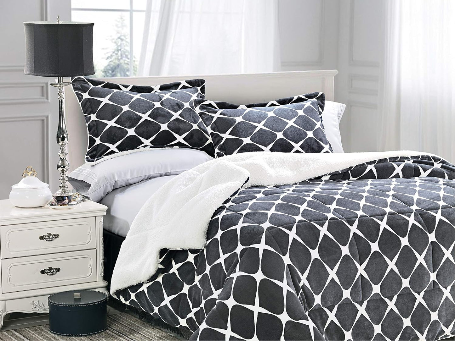 Elegant Comfort Heavy Weight Bloomingdale Pattern Comforter Set