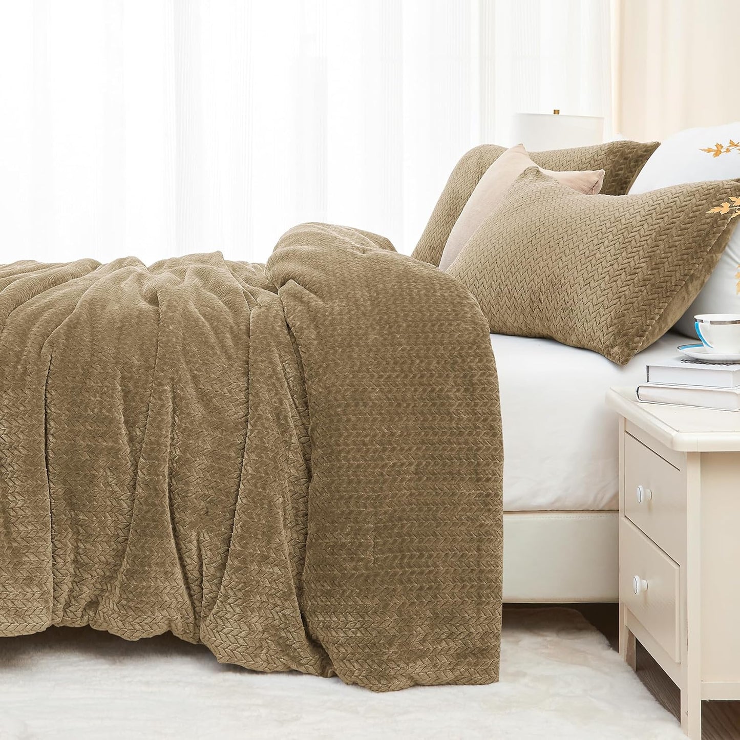 Fluffy Comforter Set - Furry Leaves Pattern Ultra Soft Bedding