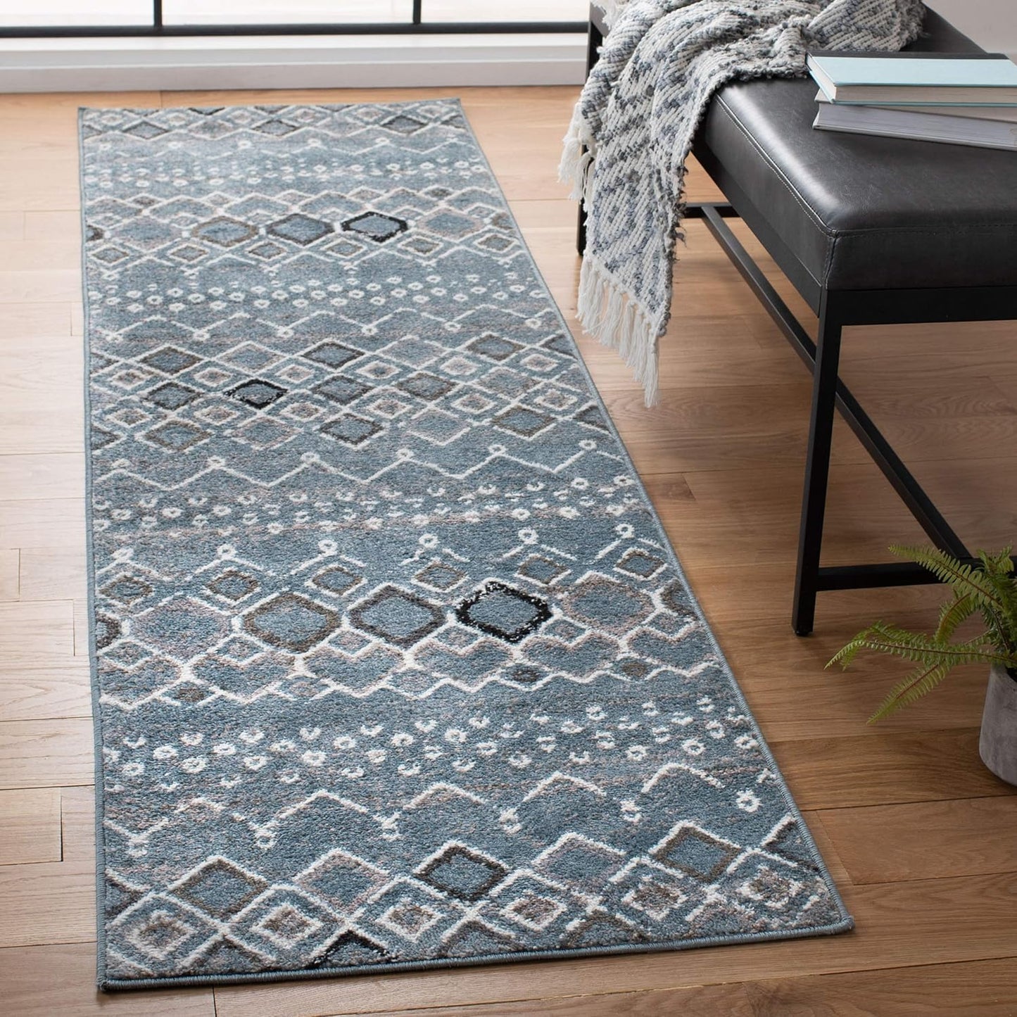 SAFAVIEH Amsterdam Collection Runner Rug - Stylish & Durable